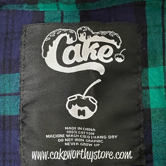 Cake Worthy Hocus Pocus
Green Navy Plaid Button Down
Shirt Size: Medium unisex - Picture 2 of 6